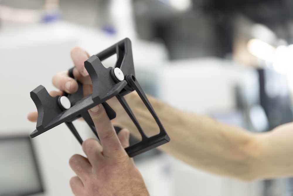 Zwart SLS-geprint klemonderdeel detail — Parts on Demand